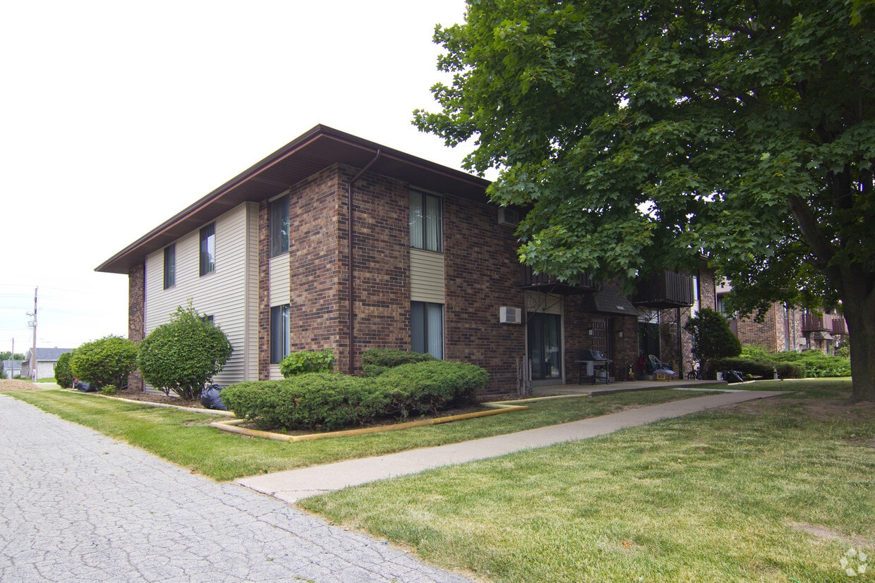 1700 E Longview Dr, Appleton, WI 54911 Apartments in Appleton, WI