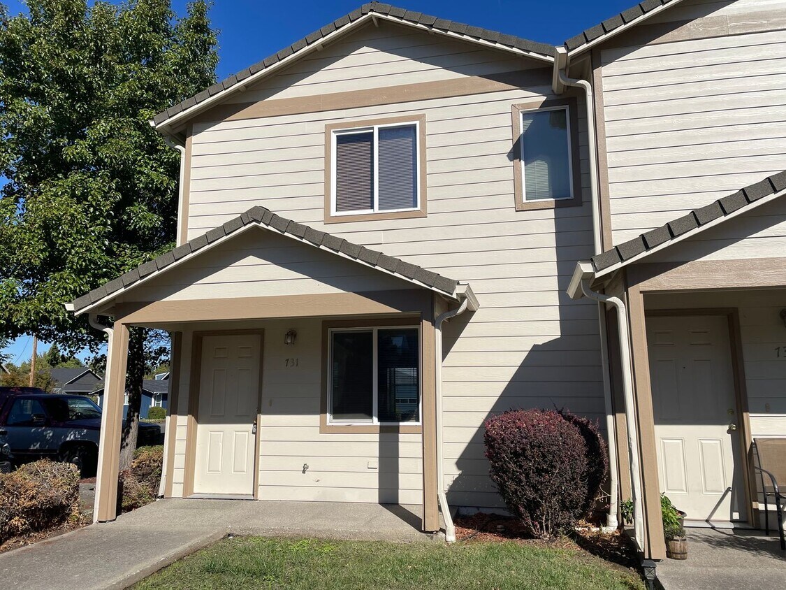 Foto principal - Very Nice Two Story 2 Bedroom 1.5 Bathroom...