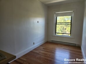 Building Photo - 1061 Beacon St