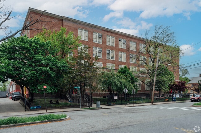 PS 44 Thomas C Brown is an Elementary School Serving Grades Pre-K Through 5 in Mariners Harbor.