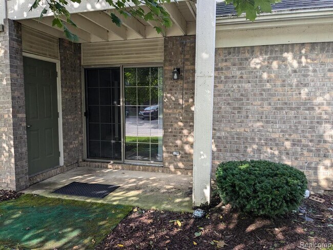 Foto del edificio - 205 Maplewood Ct