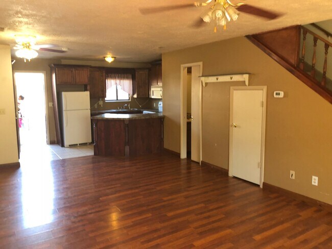 Foto del edificio - 2 Bedroom 1.5  bath townhome with communit...