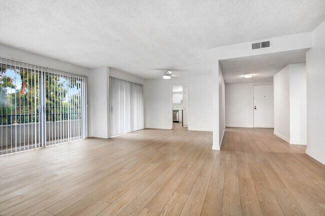 Foto del edificio - 12258 Montana Ave