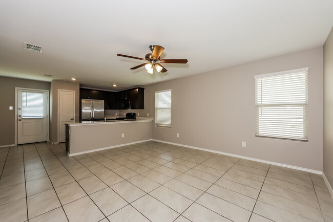 Building Photo - 1149 Crestview Dr