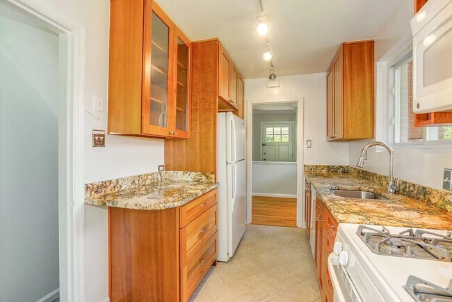 Foto del edificio - 3317 Glenway Dr