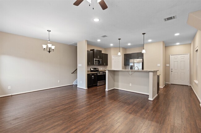 Foto del edificio - 17120 Wilthorne Gardens Ct