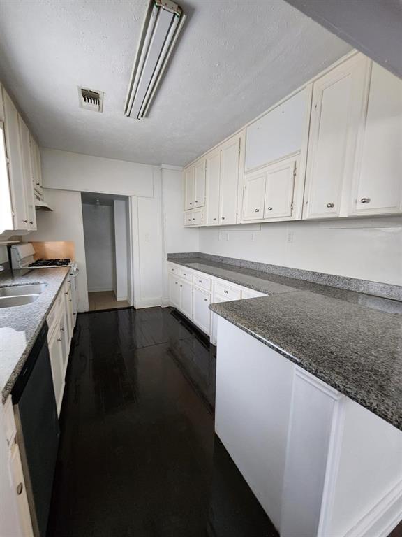 Building Photo - 400 King Edward Pl