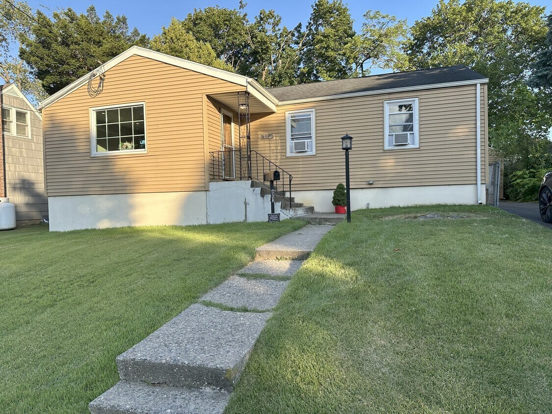 Foto principal - 603 Goldenrod Ave