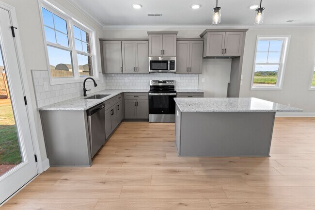 Foto del edificio - 247 Susan Lynn Dr