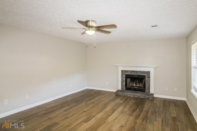 Foto del edificio - 3710 Cobblestone Dr