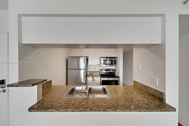 Foto del edificio - 1756 N Bayshore Dr