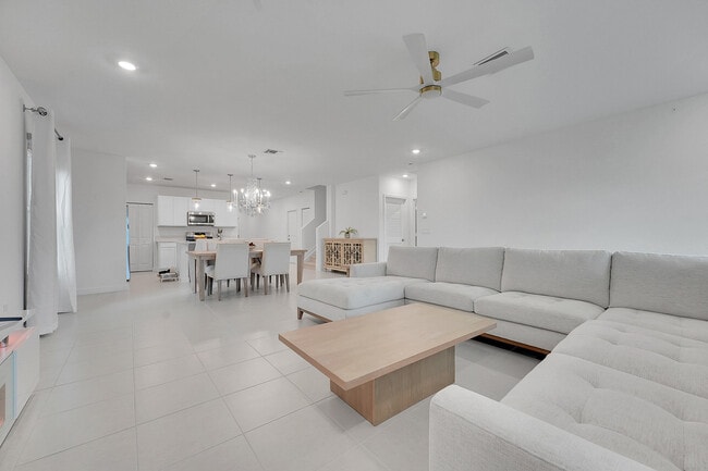 Foto del edificio - 6371 Windwood Wy