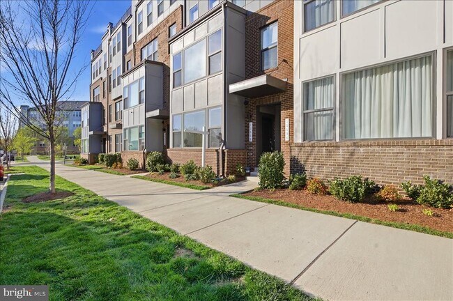 Foto del edificio - 13538 Sayward Blvd