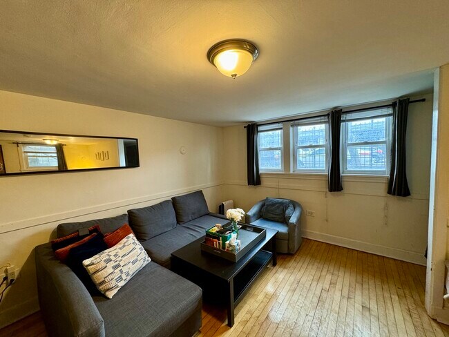 Foto del edificio - 3229 N Wilton Ave