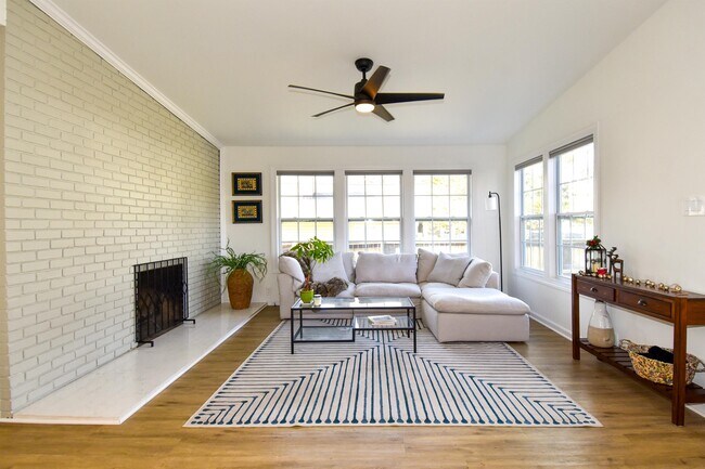 Foto del edificio - 7131 Westmoreland Rd