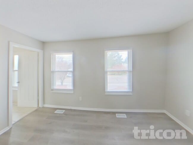 Foto del edificio - 6669 Gambol Quail Dr E