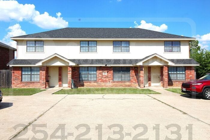 Primary Photo - 1011 Lansberry Ct