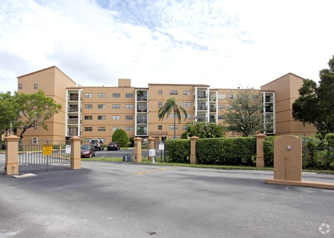 Building Photo - The Tennis Club II