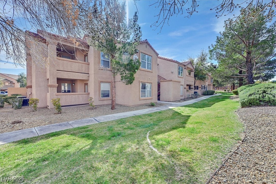 Primary Photo - 1150 N Buffalo Dr
