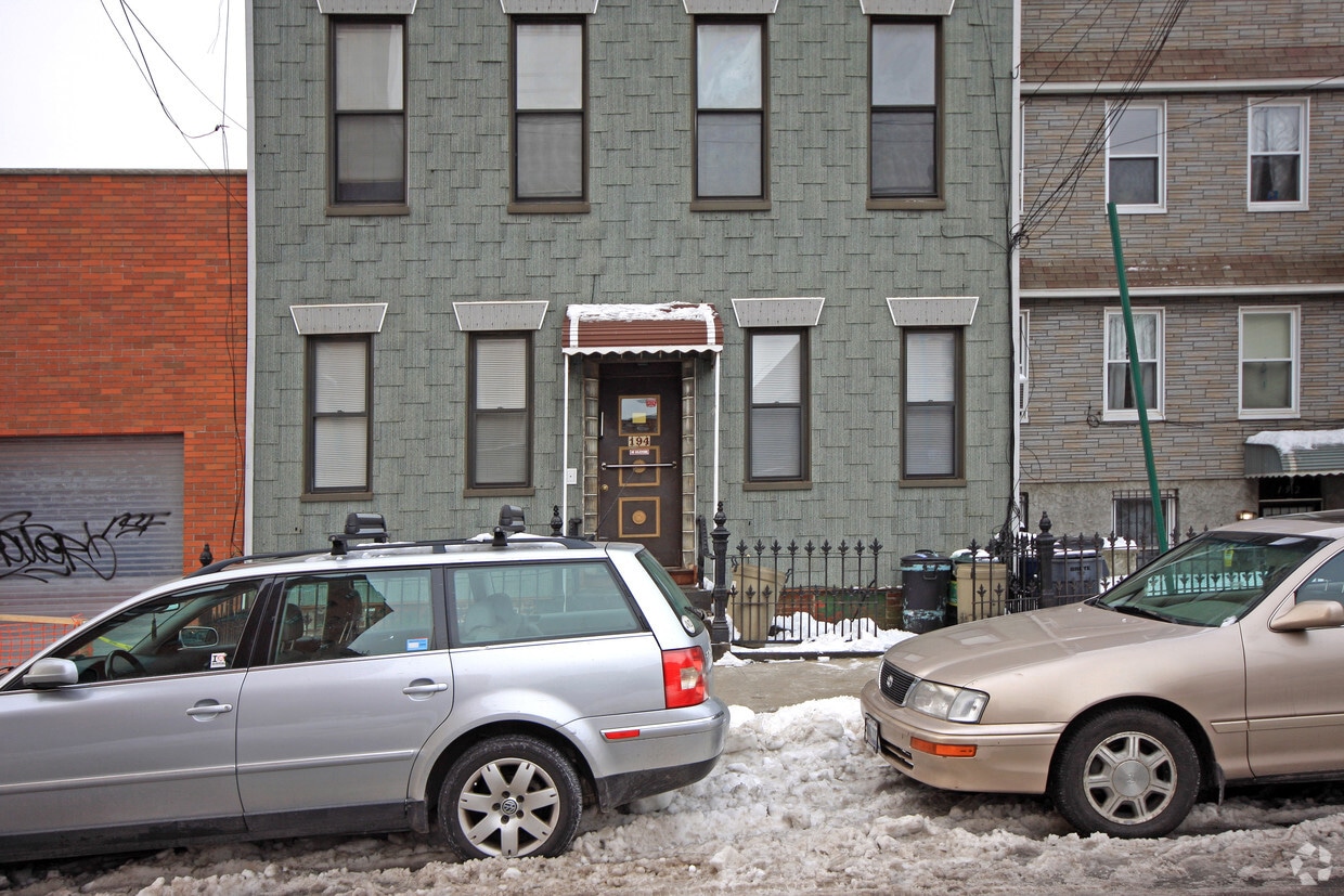 Building Photo - 194 N 9th St