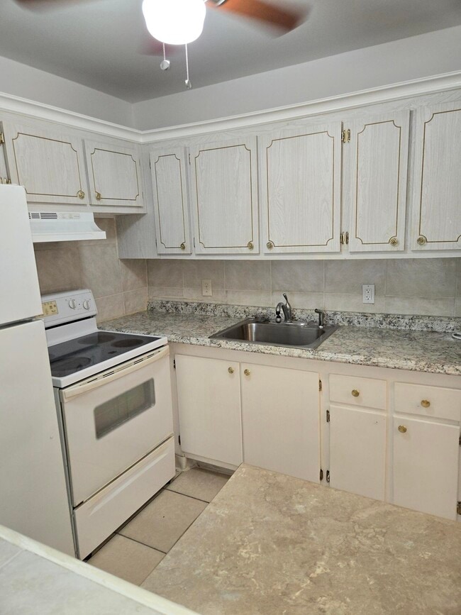 Building Photo - 278 Windsor N