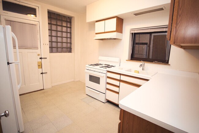 Foto del edificio - 2051 W Farragut Ave