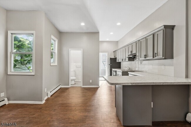 Foto del edificio - 169 Mt Prospect Ave