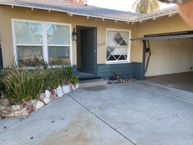 Foto del edificio - Charming Renovated 3-Bedroom Home in Tarza...