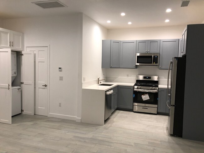 Kitchen, washer & dryer - 1876 Echo Park Ave