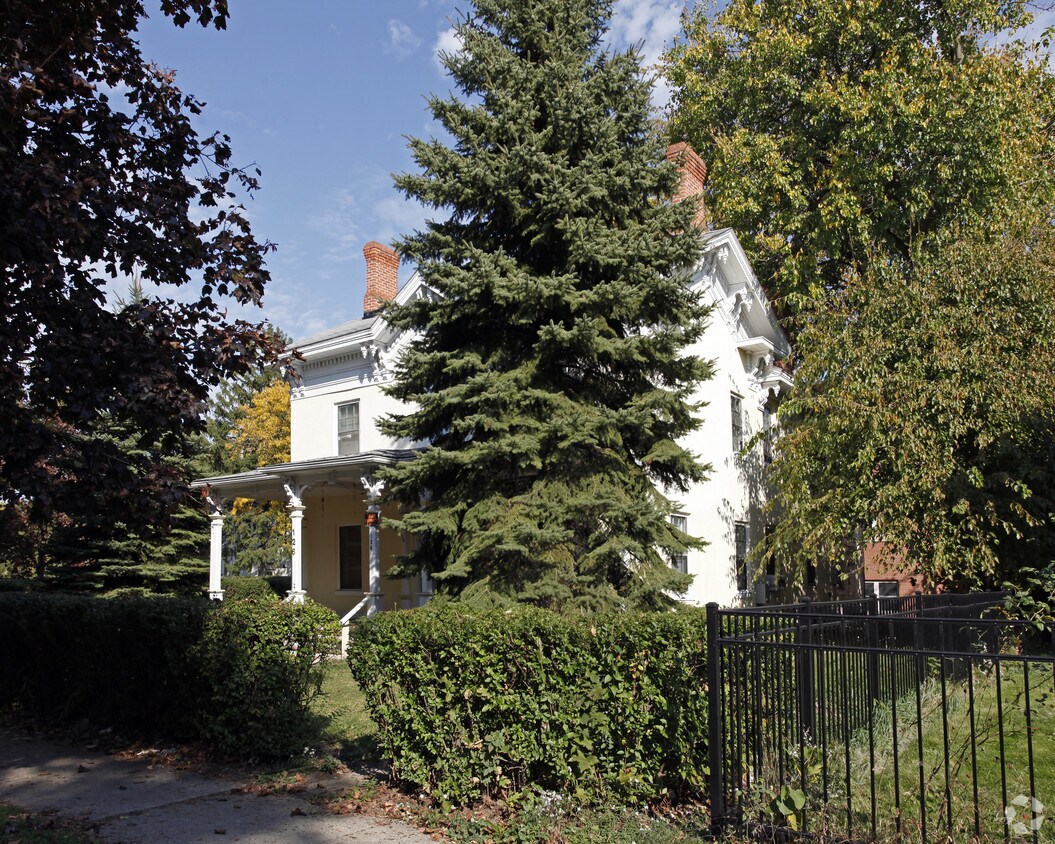 Foto del edificio - 126 N Adams St