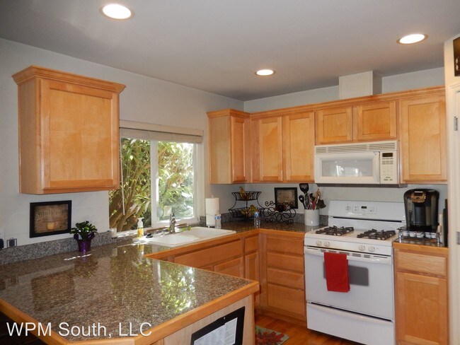 Building Photo - 2624 Ferndale Ct NE