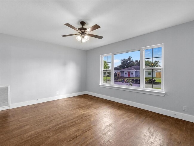 Building Photo - 4218 Crenshaw St