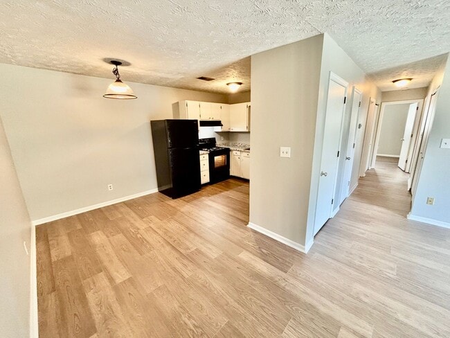 Building Photo - 2 Bedroom Condo off Alumni!