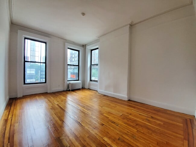 Building Photo - 171 E 88th St