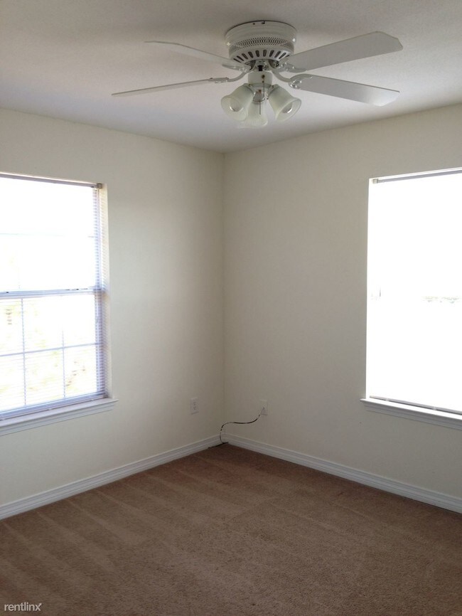 Building Photo - 15143 Deer Creek Dr