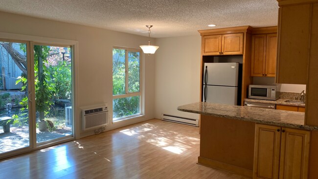 Building Photo - 1036 Oak Grove Rd