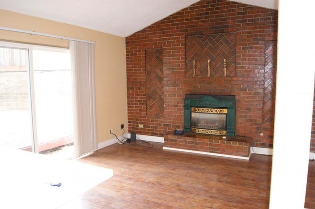 Building Photo - 156 Birch St