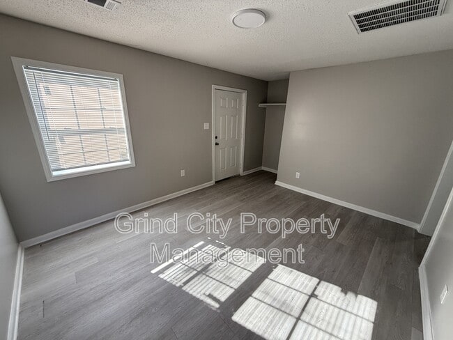 Building Photo - 1157 N Belvedere Blvd