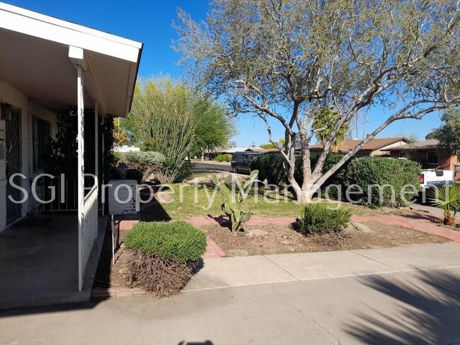 Building Photo - Cute 3 bedroom at 19th ave & Indian School