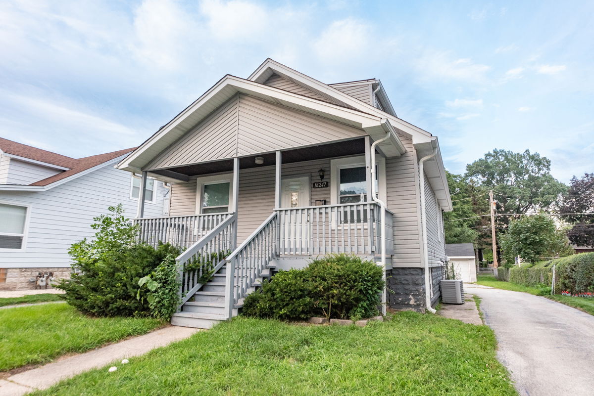 Foto principal - 18247 Roy St