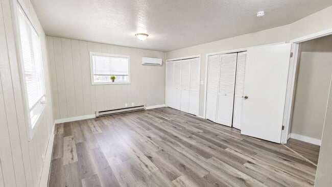 Building Photo - 45 W 1600 N