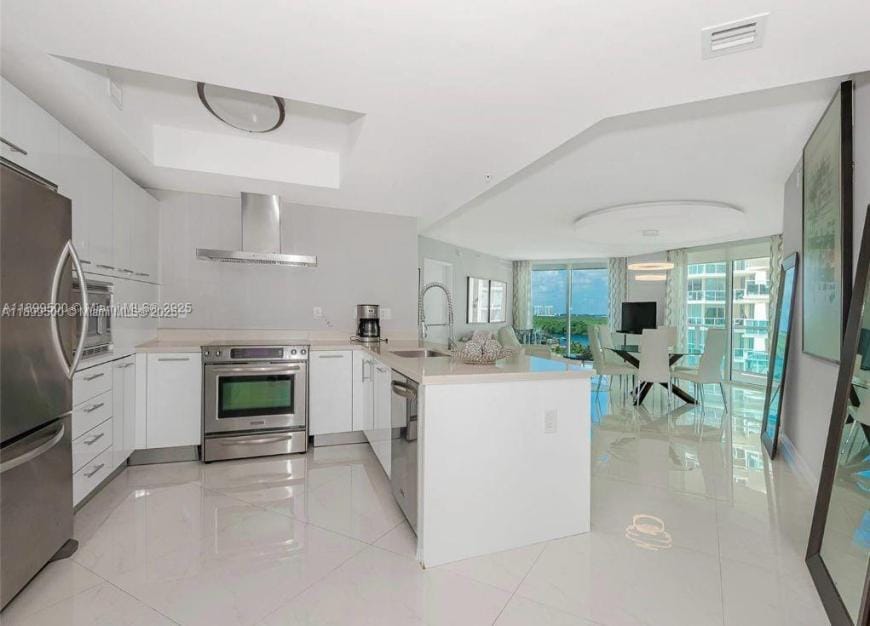 Foto principal - 3 bedroom in Sunny Isles Beach FL 33160