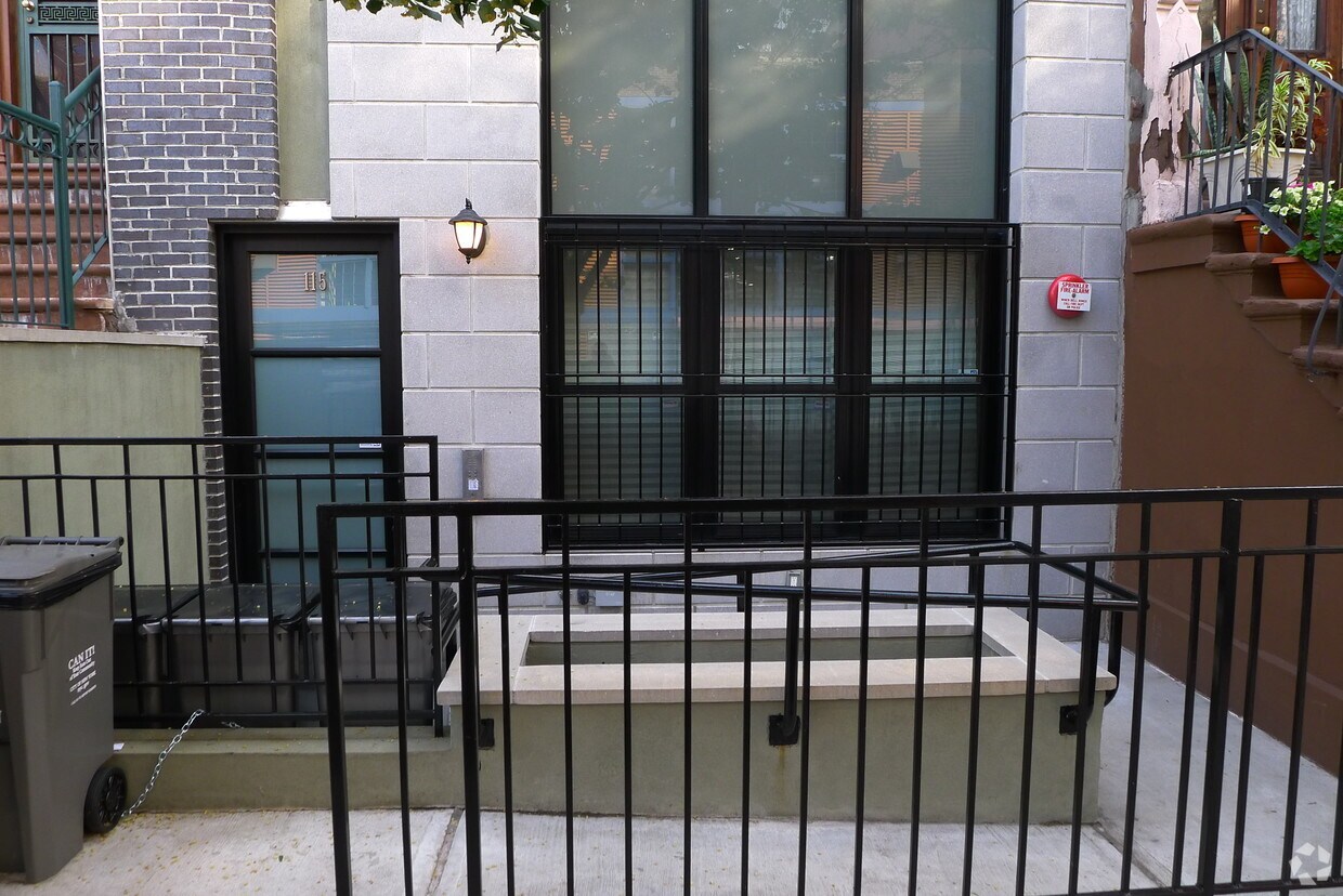 Building Photo - 115 W 126th St