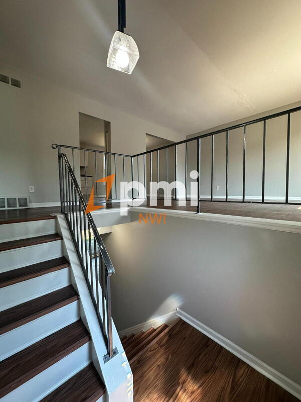 Building Photo - 952 W 59th Cir