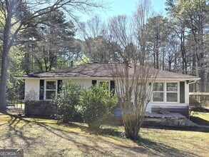 Building Photo - 15 Dixie Dr