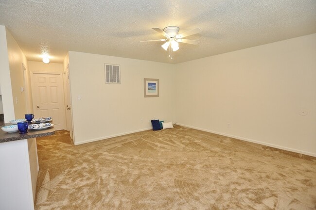 Building Photo - READY 11-03-25!! Completely Updated 2-Bedr...