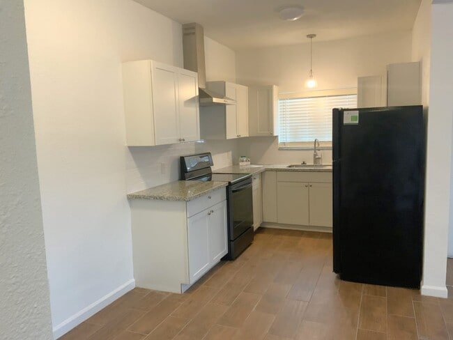 Building Photo - 9834 Pelsey St Unit A