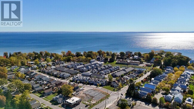 Photo du bâtiment - 8B Shores Ln