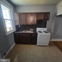 Building Photo - 889 Marcella St