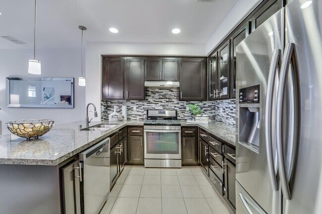 Building Photo - Appealing 3-bedroom, 3 -bathroom home loca...
